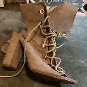 Stylish Tan Lace-Up Women's Boots